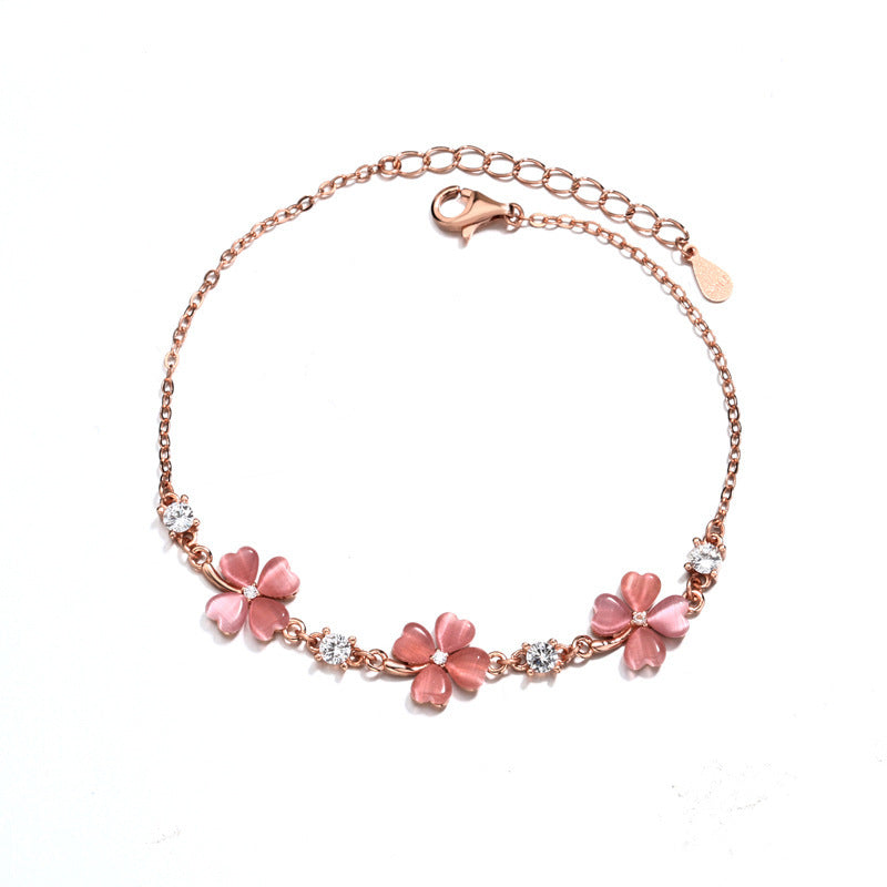 Bracciale “Blush Clover” in Oro Rosa con Cristalli e Smalto